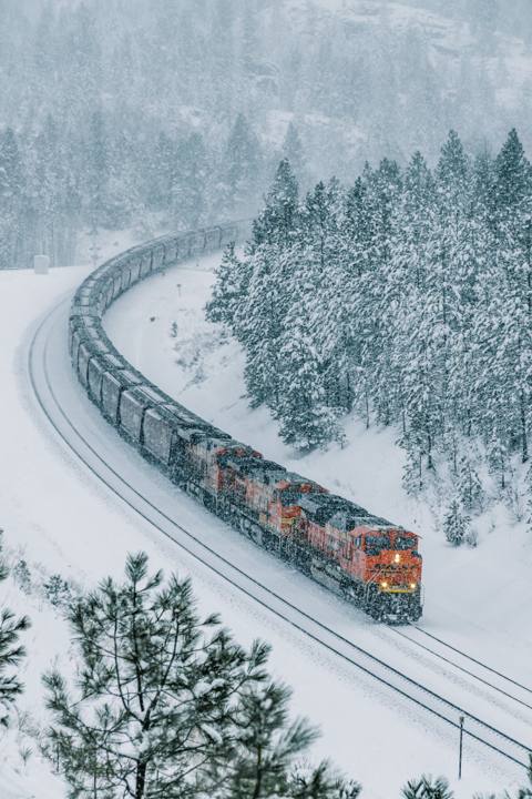 BNSF through snowstorm near Athol Idaho